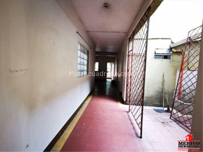Casa de 5 alcobas en venta en El Chagualo, Medellín, 129 m² · foto 2 de 4