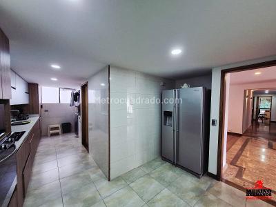 Apartamento de 4 alcobas en arriendo en El Poblado, Medellín, 212 m² · foto 6 de 20