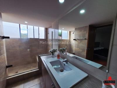 Apartamento de 4 alcobas en arriendo en El Poblado, Medellín, 212 m² · foto 19 de 20