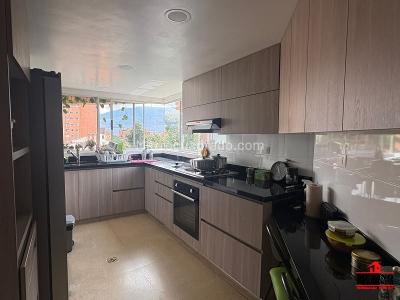 Apartamento en venta en Laureles, Medellín · foto 8 de 14