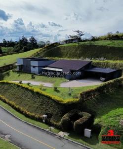 Casa de 5 alcobas en venta en Vereda El Capiro, Rionegro · foto 1 de 20