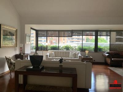 Apartamento en venta en El Poblado, Medellín · foto 2 de 17