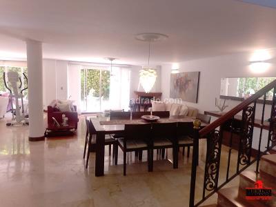 Casa de 4 alcobas en venta en El Poblado, Medellín, 360 m² · foto 3 de 20
