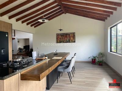 Casa de 4 alcobas en venta en Los Colegios, Rionegro, 300 m² · foto 2 de 20