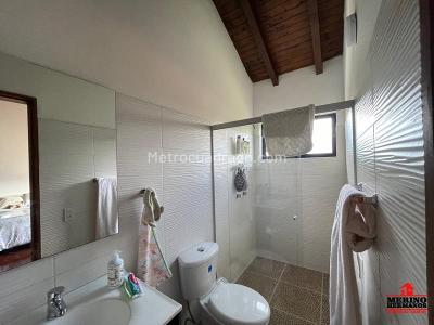 Casa de 4 alcobas en venta en Los Colegios, Rionegro, 300 m² · foto 18 de 20