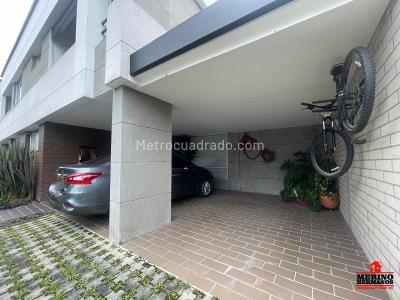Casa de 4 alcobas en venta en Barro Blanco, Rionegro, 220 m² · foto 2 de 20