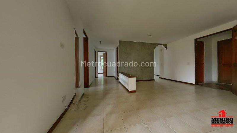 Spacious 3BR Apartment Near Aguacatala Metro - 5