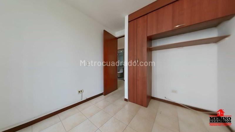 Spacious 3BR Apartment Near Aguacatala Metro - 9
