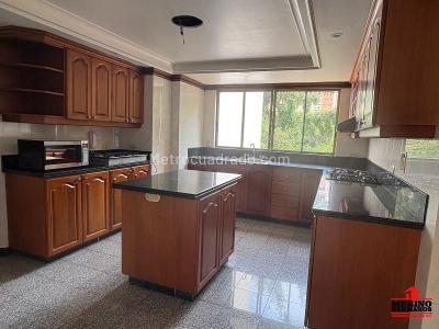 Apartamento en venta en El Poblado, Medellín · foto 4 de 11
