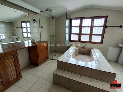 Casa de 4 alcobas en arriendo en Aeropuerto, Rionegro, 270 m² · foto 17 de 20