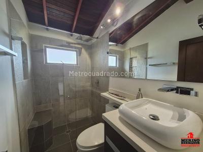 Casa de 3 alcobas en venta en Alto De Las Flores, Sabaneta, 350 m² · foto 14 de 20