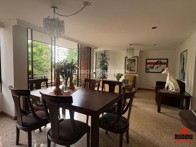 Apartamento de 4 alcobas en venta en El Poblado, Medellín, 172 m² · foto 2 de 3