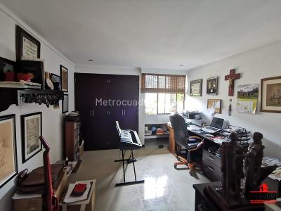 Apartamento de 3 alcobas en venta en Las Lomas, Medellín, 171 m² · foto 7 de 18
