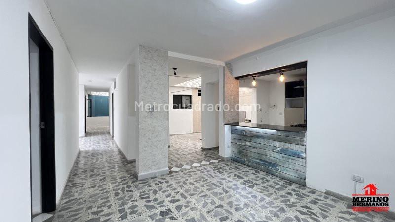 Casa para Alquiler de 3 Alcobas en Simón Bolívar cerca a la 35 - 2