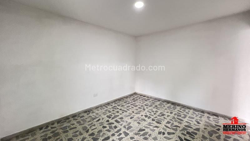 Casa para Alquiler de 3 Alcobas en Simón Bolívar cerca a la 35 - 7