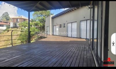 Casa de 4 alcobas en venta en San Antonio De Pereira, Rionegro, 220 m² · foto 2 de 20