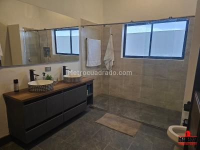 Casa de 4 alcobas en venta en San Antonio De Pereira, Rionegro, 220 m² · foto 17 de 20