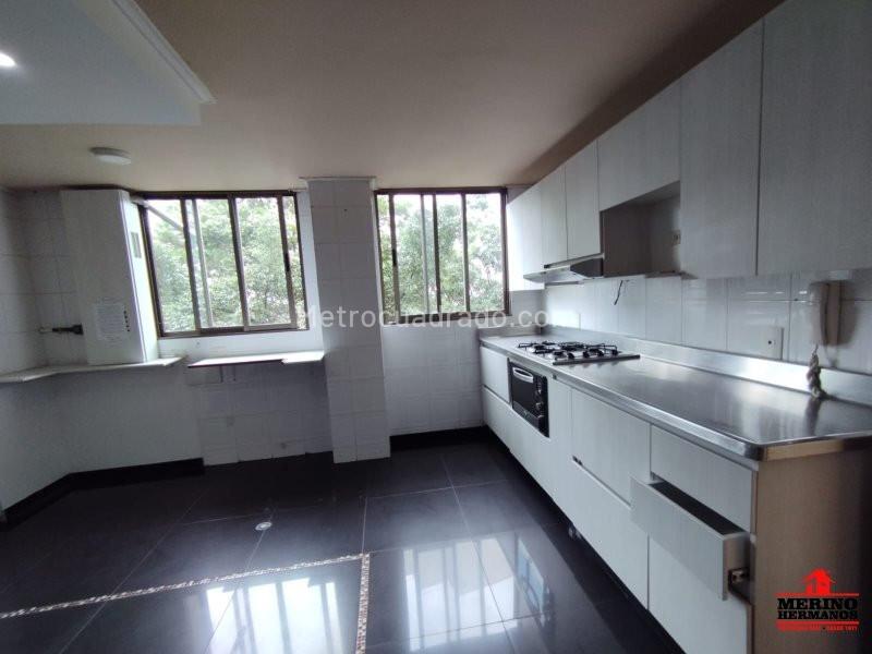 Spacious 2BR Apartment in Poblado with Amenities - 2