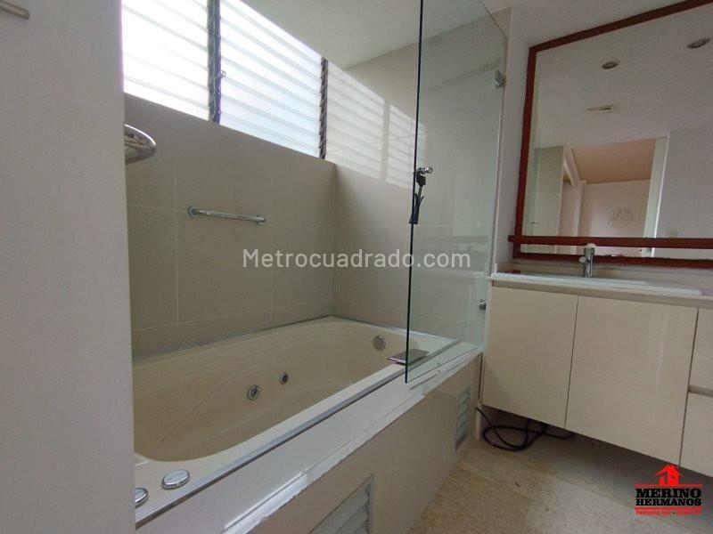 Spacious 2BR Apartment in Poblado with Amenities - 8