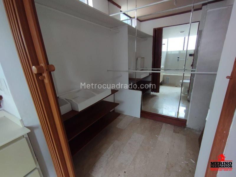 Spacious 2BR Apartment in Poblado with Amenities - 9
