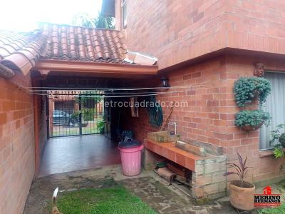 Casa de 3 alcobas en venta en San Nicolas, Rionegro, 189 m² · foto 3 de 20