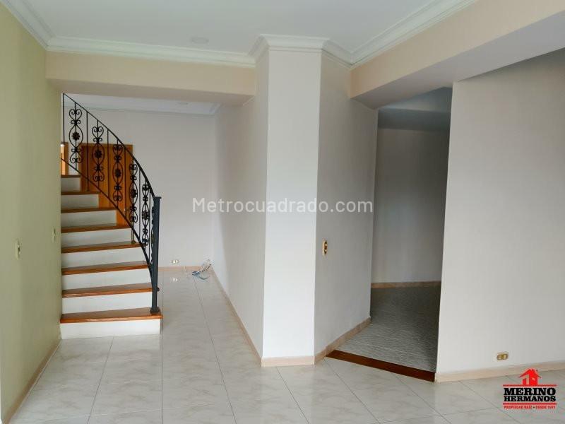 Duplex de 4 Alcobas en Loma de Los Bernal
