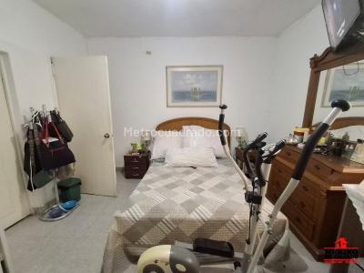 Apartamento de 3 alcobas en venta en Laureles, Medellín, 129 m² · foto 11 de 13