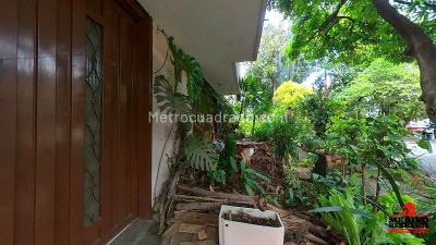 Casa de 5 alcobas en venta en Estadio, Medellín, 162 m² · foto 2 de 20