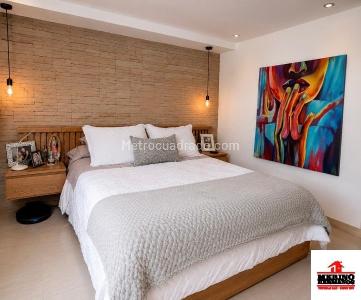 Apartamento de 2 alcobas en venta en Loma De Los Bernal, Medellín, 77 m² · foto 3 de 20