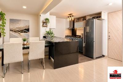 Apartamento de 2 alcobas en venta en Loma De Los Bernal, Medellín, 77 m² · foto 6 de 20