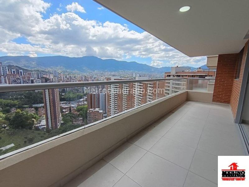 Brand-New 3BR Apartment with Balcony View in Sabaneta - 3