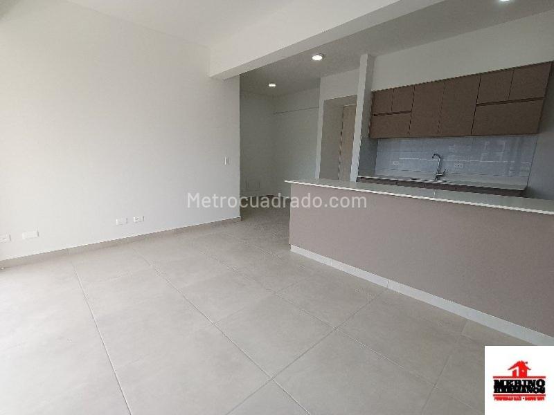 Brand-New 3BR Apartment with Balcony View in Sabaneta - 4