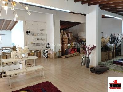 Casa de 3 alcobas en arriendo en Patio Bonito, Medellín, 430 m² · foto 11 de 16