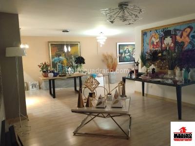 Casa de 3 alcobas en arriendo en Patio Bonito, Medellín, 430 m² · foto 2 de 16