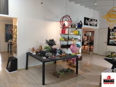 Casa de 3 alcobas en arriendo en Patio Bonito, Medellín, 430 m² · foto 6 de 16