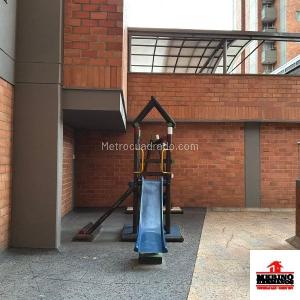 Apartamento de 3 alcobas en arriendo en Los Colores, Medellín, 94 m² · foto 13 de 19