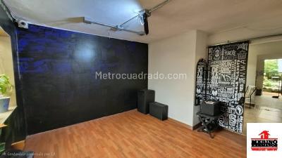 Casa de 5 alcobas en arriendo en Alejandria, Medellín, 230 m² · foto 2 de 15