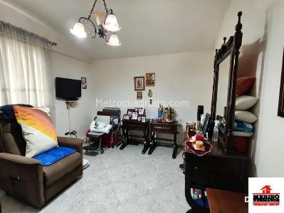 Casa de 3 alcobas en venta en Santa Lucia, Medellín, 85 m² · foto 4 de 11