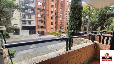 Apartamento de 3 alcobas en venta en Laureles, Medellín, 151 m² · foto 3 de 17
