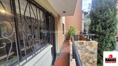 Apartamento de 3 alcobas en venta en Laureles, Medellín, 151 m² · foto 4 de 17