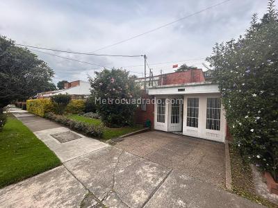 Casa de 4 alcobas en venta en Niza Norte, Bogotá, 364 m² · foto 2 de 15
