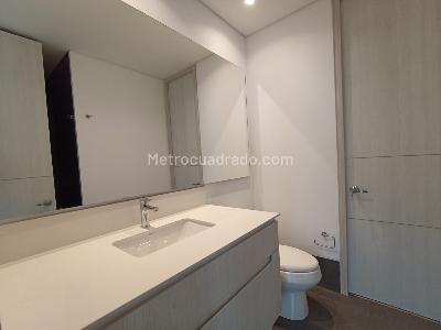 Apartaestudio en arriendo en El Tesoro, Medellín, 57 m² · foto 7 de 12