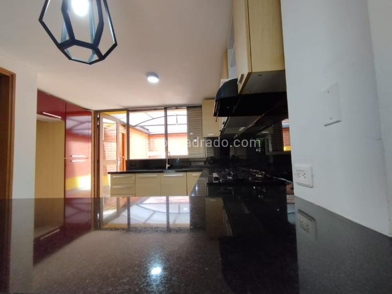 Modern 3BR Country-Style House in Toledo, La Estrella - 5