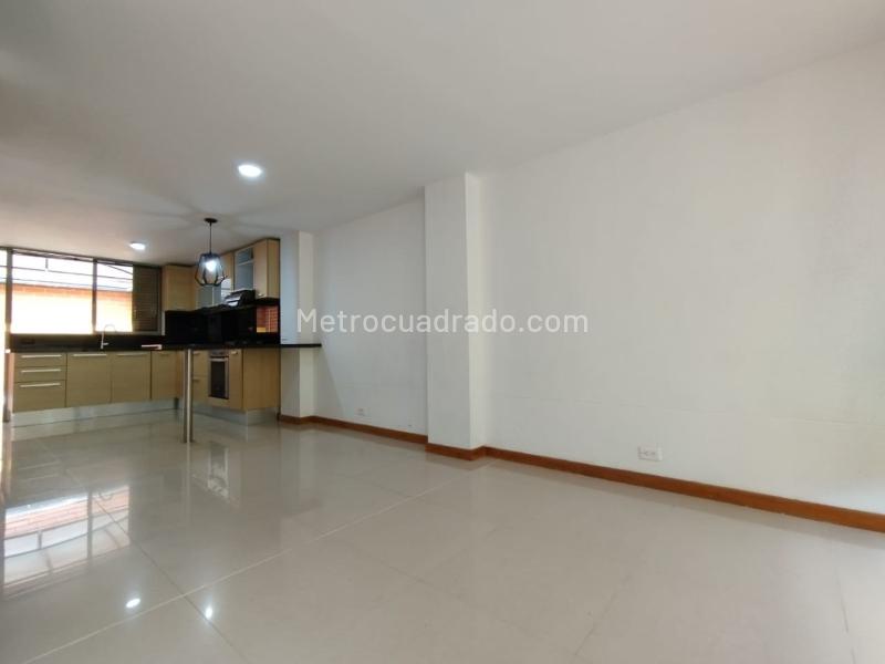 Modern 3BR Country-Style House in Toledo, La Estrella - 6