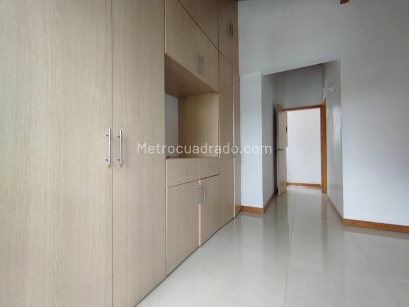 Modern 3BR Country-Style House in Toledo, La Estrella - 9