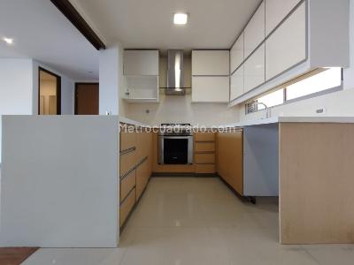 Apartamento de 3 alcobas en arriendo en Los Balsos, Medellín, 148 m² · foto 2 de 20
