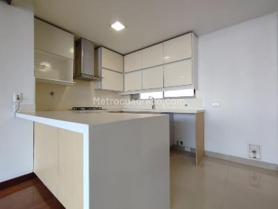 Apartamento de 3 alcobas en arriendo en Los Balsos, Medellín, 148 m² · foto 4 de 20