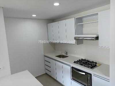 Apartaestudio en arriendo en Las Lomas, Medellín, 60 m² · foto 2 de 11