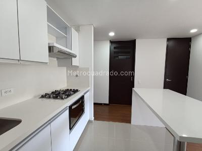 Apartaestudio en arriendo en Las Lomas, Medellín, 60 m² · foto 3 de 11