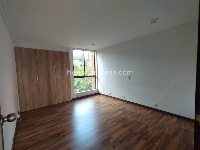 Apartamento de 4 alcobas en arriendo en Poblado Altos Del Poblado, Medellín, 190 m² · foto 10 de 17